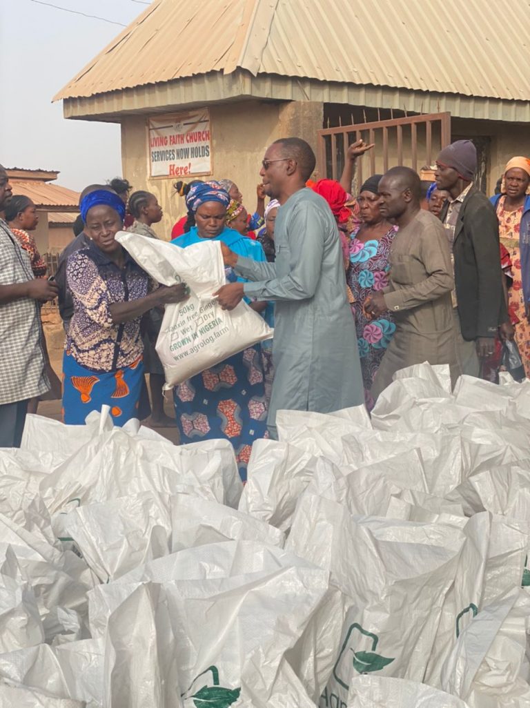 Read more about the article 300 relief bags delivered to IDPs at Sabon Tasha