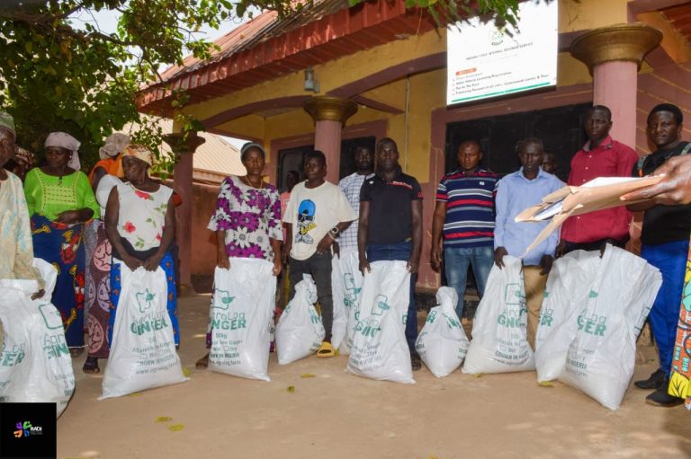 Read more about the article 100 relief bags to IDPs at Mararaban Kajuru